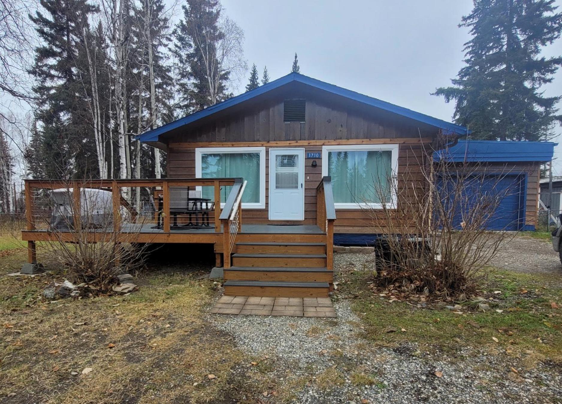 Alaskan Pipeline Place Fairbanks Exterior photo